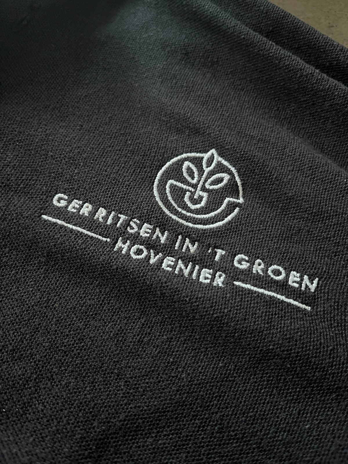 Bedrijfslogo Gerritsen in ’t Groen geborduurd op werkkleding